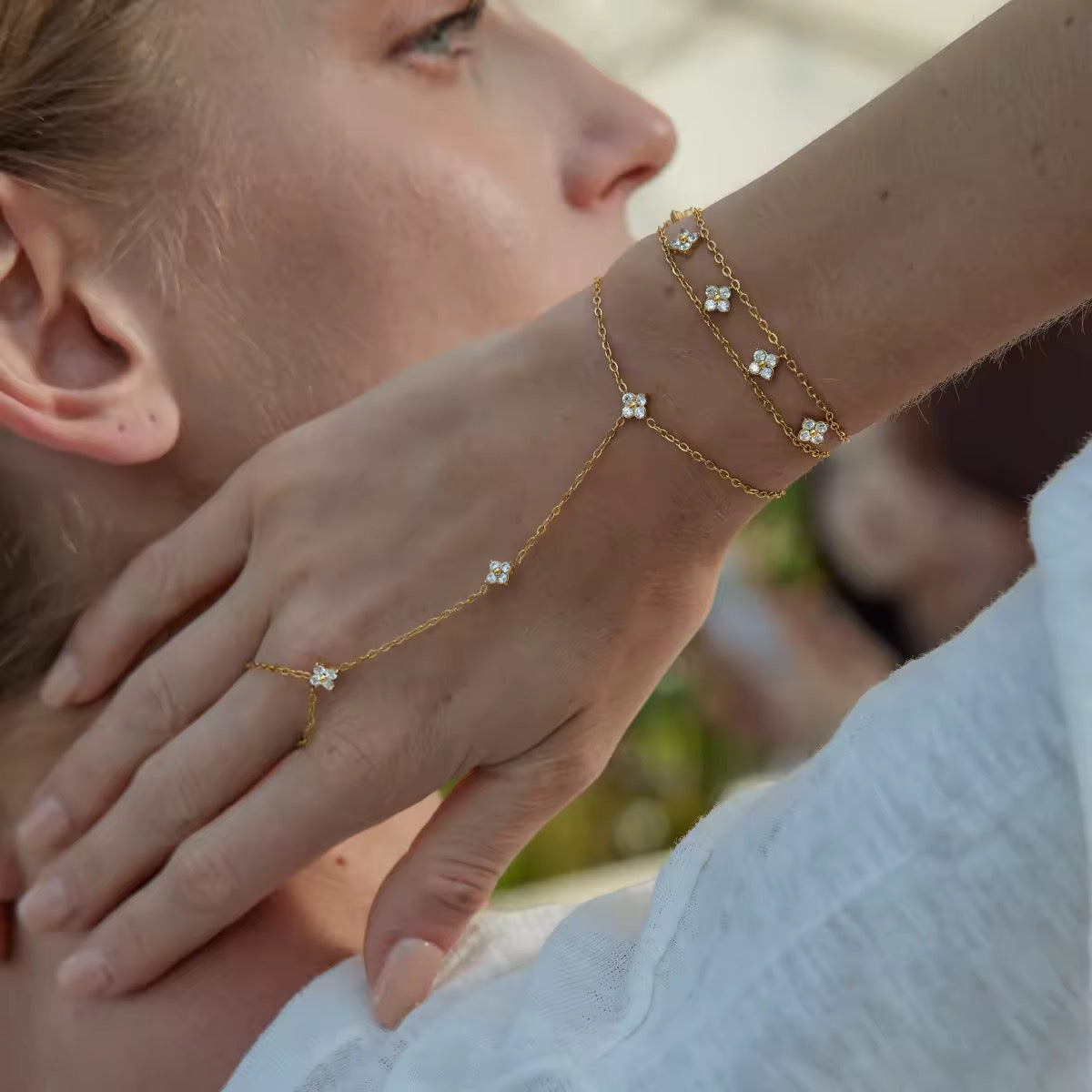 Dina Handchain